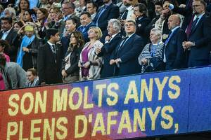 Barcelona stoi pod ścianą. Klub musi sprzedać dwóch zawodników, żeby zarejestrować nowego snajpera