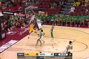 Polak błysnął w starciu z Los Angeles Lakers. Wsad, zwycięstwo i dwa efektowne bloki w dwie minuty [WIDEO]