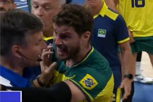 Awantura w meczu Polski z Brazylią. Siatkarzowi puściły nerwy, popychał sędziego [WIDEO]