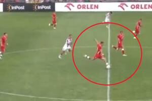 Piękny gol młodzieżowego reprezentanta Polski! Strzał z połowy boiska, a cieszynka równie imponująca [WIDEO]