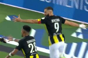 Efektowny gol piętą Karima Benzemy w ligowym hicie. Siedem bramek w meczu na szczycie [WIDEO]