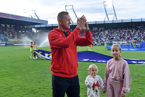 Kamil Glik kontuzjowany. Zawodnik Cracovii wypada z gry. "Rozjechał się na śliskim boisku"