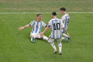 "Idź płakać gdzie indziej". Angel Di Maria stanął w obronie Leo Messiego. Ostra odpowiedź na zarzuty legendy