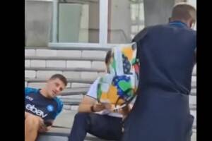 Victor Osimhen kompletnie zbył kolegów z Napoli. Nawet się z nimi nie przywitał. "Jest atmosferka" [WIDEO]