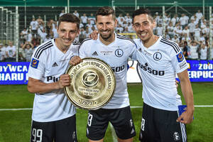 "Odbyły się pierwsze rozmowy". Legia chce zatrzymać reprezentanta Polski. Dziennikarz przekazał szczegóły