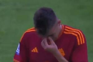 Łzy piłkarza AS Romy po kluczowym golu. Odpowiedział na głośne zarzuty. "To całkowity fałsz" [WIDEO]