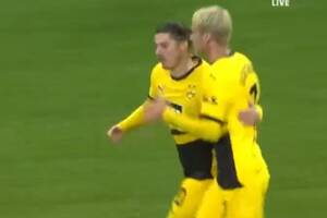 Szalony występ Borussii Dortmund. Sześć goli, kontuzja bramkarza i szereg zwrotów akcji [WIDEO]