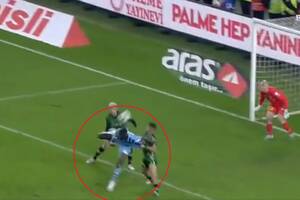 Kapitalny gol w Turcji. Kandydat do bramki roku? Giroud otrzymał za to nagrodę Puskasa [WIDEO]