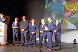 "Wszystko co osiągnąłem to też dzięki temu klubowi". Piękne słowa Lewandowskiego na jubileuszu Znicza Pruszków