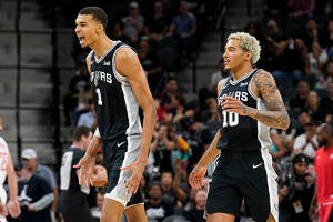 Astronomiczna suma za koszulkę debiutanta. Nowy rekord w NBA. Kolega Sochana bohaterem głośnej aukcji