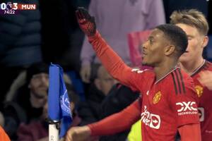 Manchester United wreszcie odzyskał blask. Cudowna przewrotka Garnacho, Mainoo uratował Onanę [WIDEO]