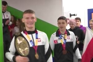 Polak mistrzem świata w boksie. Tak przywitano go w szkole [WIDEO]