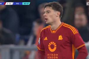 Nicola Zalewski z czerwoną kartką w Serie A! AS Roma grała w dziewiątkę, ale ma punkt z Fiorentiną [WIDEO]
