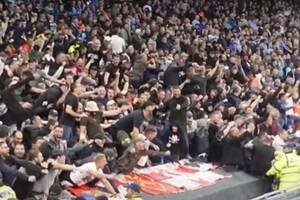 Skandal przed meczem Ligi Mistrzów. Chuligani zaatakowali kijami kibiców Manchesteru City [WIDEO]
