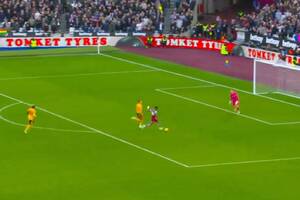 Łukasz Fabiański z czystym kontem w Premier League! Matty Cash i spółka odwrócili losy spotkania [WIDEO]