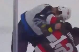 Potężna bójka hokeistów. Sędziowie byli bezczynni [WIDEO]