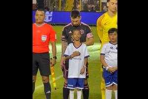 Leo Messi pokazał klasę. Wsparł młodego chłopca. Mistrz świata zmagał się z podobną chorobą [WIDEO]