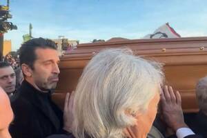 Smutne sceny we Włoszech. Gianluigi Buffon zalał się łzami na pogrzebie legendarnego piłkarza [WIDEO]
