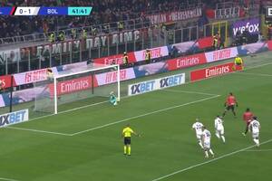 Łukasz Skorupski obronił rzut karny w meczu z AC Milanem! Olivier Giroud zatrzymany przez Polaka! [WIDEO]