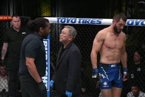 Walka na gali UFC zakończona po... 11 sekundach. Sędzia nie miał innej możliwości [WIDEO]