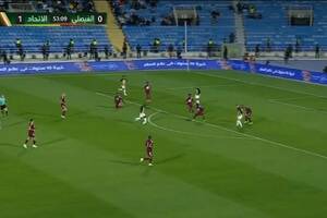 Piękny gol N'Golo Kante w Arabii Saudyjskiej! Francuz przymierzył z dystansu [WIDEO]