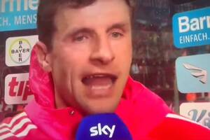 "Brakuje nam jaj!". Thomas Mueller eksplodował po porażce. Mocne słowa o piłkarzach Bayernu