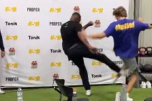 Kibic przyjął kopnięcie od wieloletniego mistrza UFC. Później musiał chodzić o kulach [WIDEO] 