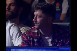 Robert Lewandowski widzem podczas El Clasico. Śpiewał hymn FC Barcelony [WIDEO]