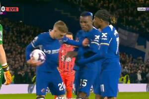 Prawie pobili się o rzut karny! Kuriozalna sytuacja w meczu Chelsea [WIDEO]