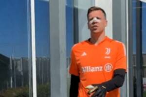 Szczęsny zaskoczył na treningu Juventusu. "Maskę to nosi Zorro" [WIDEO]