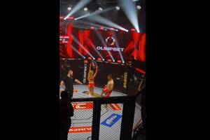 Nie do wiary, jak potraktował ring girl. Wyrzucono go z federacji [WIDEO]