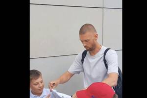 Poprosił go o podpis na koszulce Legii. Reakcja mówi wszystko [WIDEO]