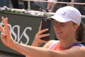Świątek złapała za telefon po zwycięstwie. Ta reakcja przejdzie do historii [WIDEO]