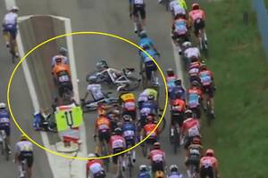 Niebezpieczne sceny na Tour de France. Wszystko zaczęło się przez lidera [WIDEO]