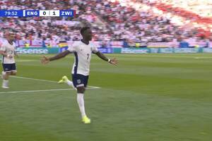 Piękny gol Saki! Ratuje Anglię przed blamażem [WIDEO]