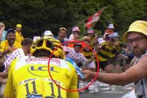 Ręce opadają! Pogacar i Vingegaard zaatakowani chipsami podczas Tour de France [WIDEO]