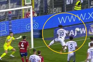 Komediowe złoto. Piłkarz Lecha zrobił wszystko, aby nie strzelić gola [WIDEO]
