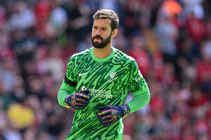 Alisson może odejść z Liverpoolu! Sensacyjna opcja dla bramkarza