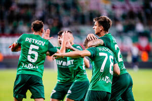 Legia nie wykorzystała szansy na fotel lidera. Skuteczna pogoń Śląska [WIDEO]