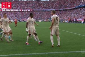 Gol Kane'a, historyczny wyczyn Muellera! Bayern znów zwycięski [WIDEO]