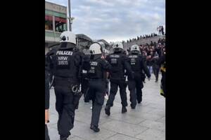 Dantejskie sceny przed pożegnaniem Podolskiego. Polski kibic ugodzony nożem [WIDEO]