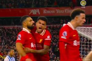 Liverpool liderem Premier League! Bajeczna akcja Salaha [WIDEO]