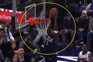 Absurd w meczu NBA. Zrobił wsad i uszkodził kosz [WIDEO]