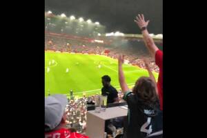 W takich warunkach oglądali mecz Liverpoolu. Istny kosmos [WIDEO]