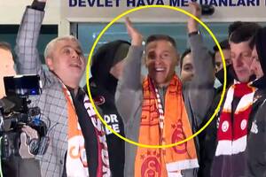 Szaleństwo na lotnisku! Tak Galatasaray powitało Frankowskiego [WIDEO]