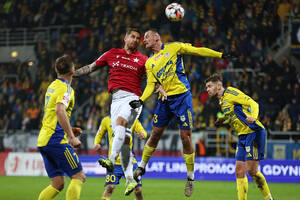 Górnik Łęczna - Arka Gdynia gdzie oglądać? Stream online i transmisja na żywo w TV z 1. Ligi (15.03.2025)