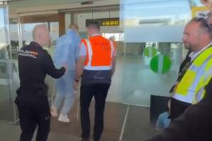 Haaland wylądował w Barcelonie. Norweg rozpoczął proces leczenia [WIDEO]