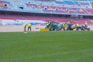 Na Camp Nou kładą murawę! Barcelona pochwaliła się postępami na budowie [WIDEO]