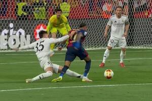 Nagły zwrot akcji w El Clasico! Sędzia w roli głównej [WIDEO]