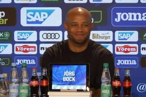 Kuriozalna konferencja Kompany'ego. Nie mógł powstrzymać śmiechu [WIDEO]